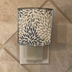 Bath & Body Works Floral Wallflower Plug-in